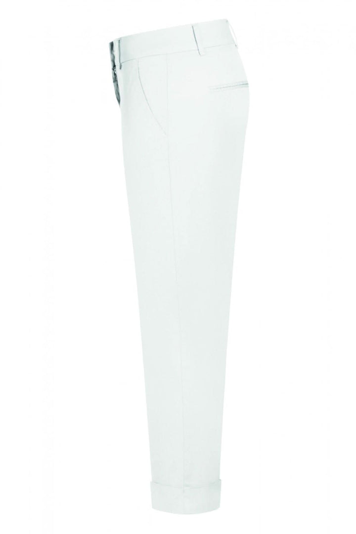 Pantalon Dora 6/8 blanc, moderne et classique, avec ourlet côtelé, vu de côté.
